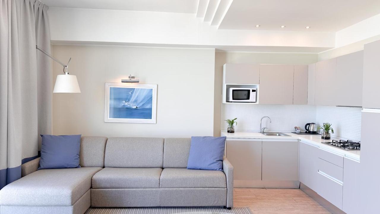 Residence Lungomare - Charming Apartments Riccione Eksteriør billede
