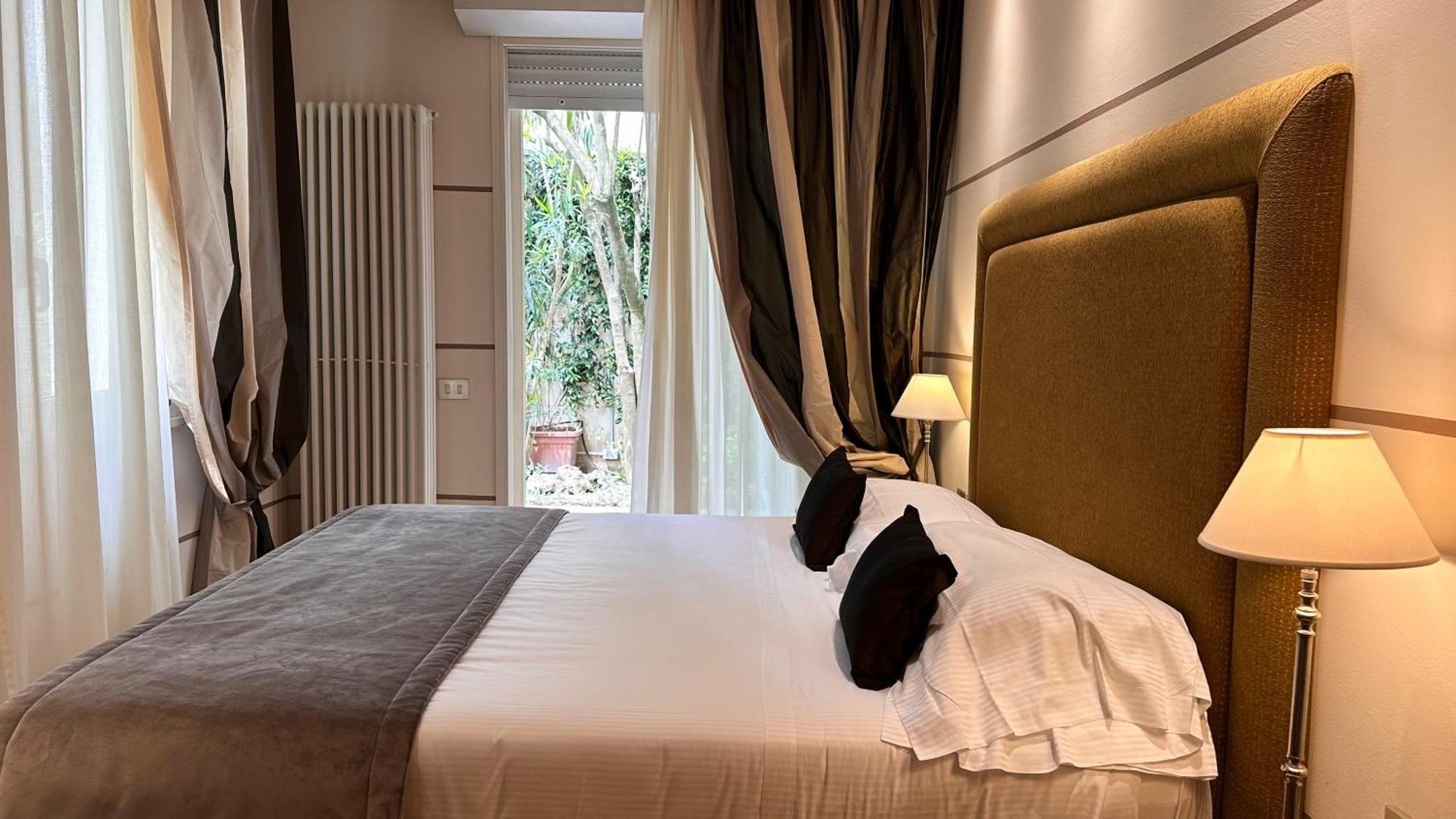 Residence Lungomare - Charming Apartments Riccione Eksteriør billede