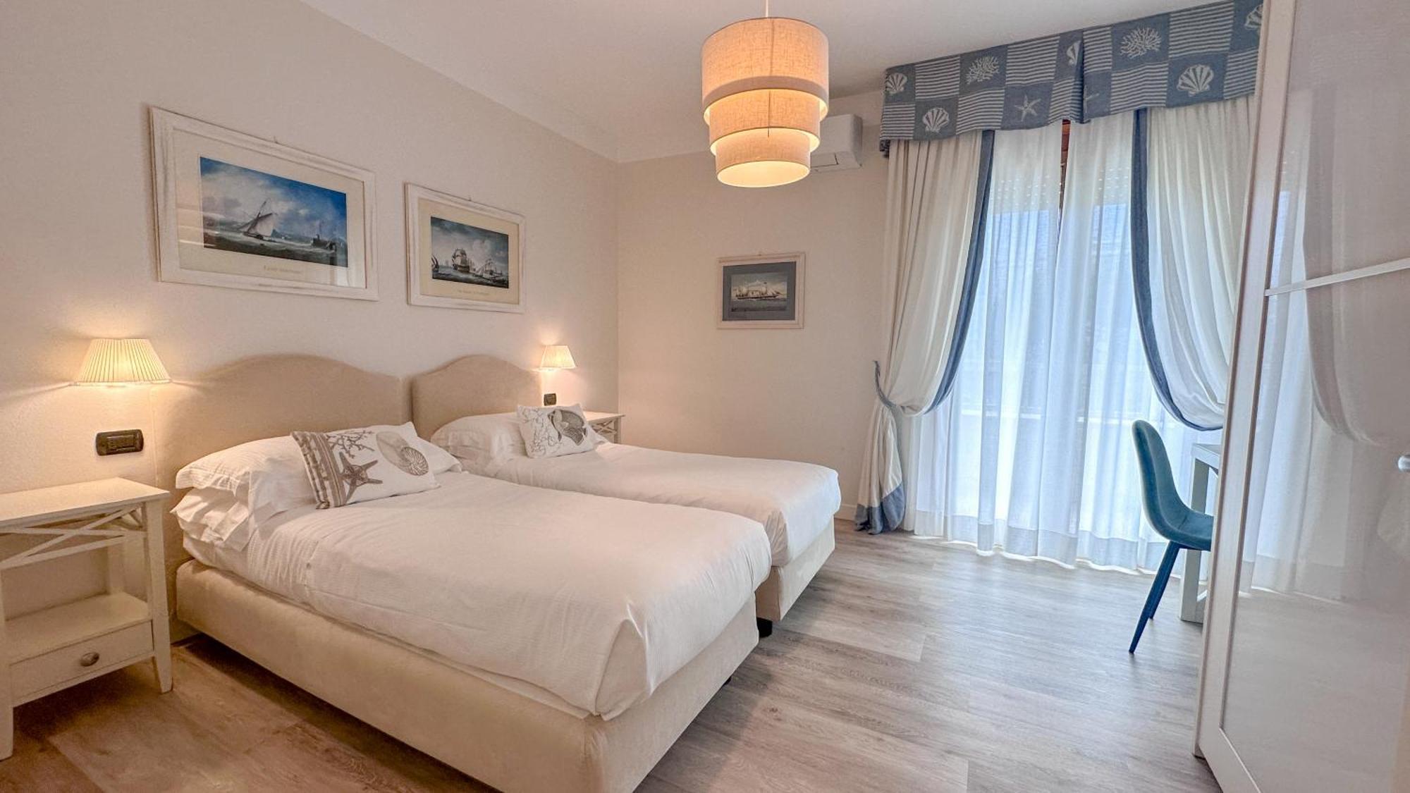 Residence Lungomare - Charming Apartments Riccione Eksteriør billede