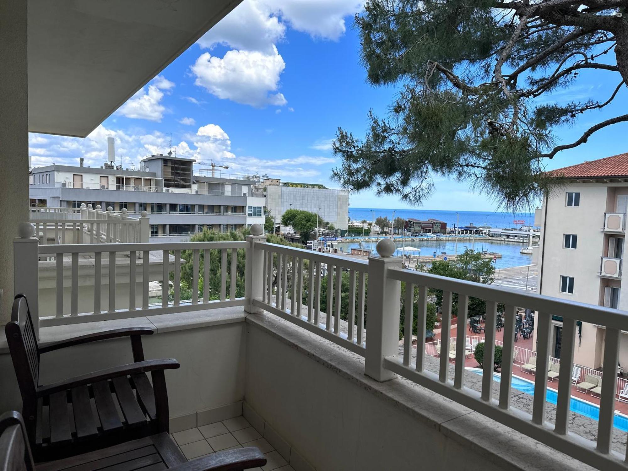 Residence Lungomare - Charming Apartments Riccione Eksteriør billede