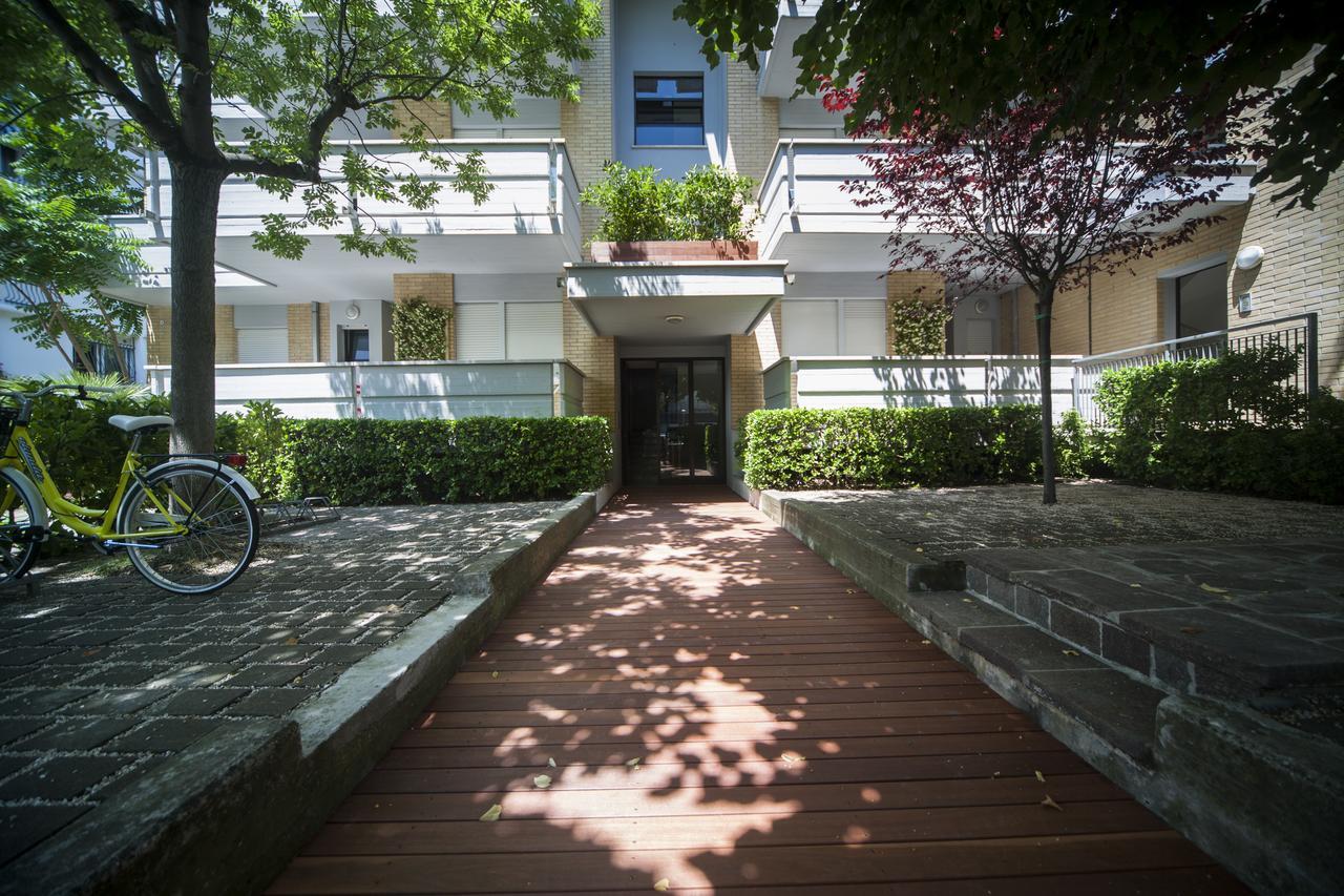 Residence Lungomare - Charming Apartments Riccione Eksteriør billede