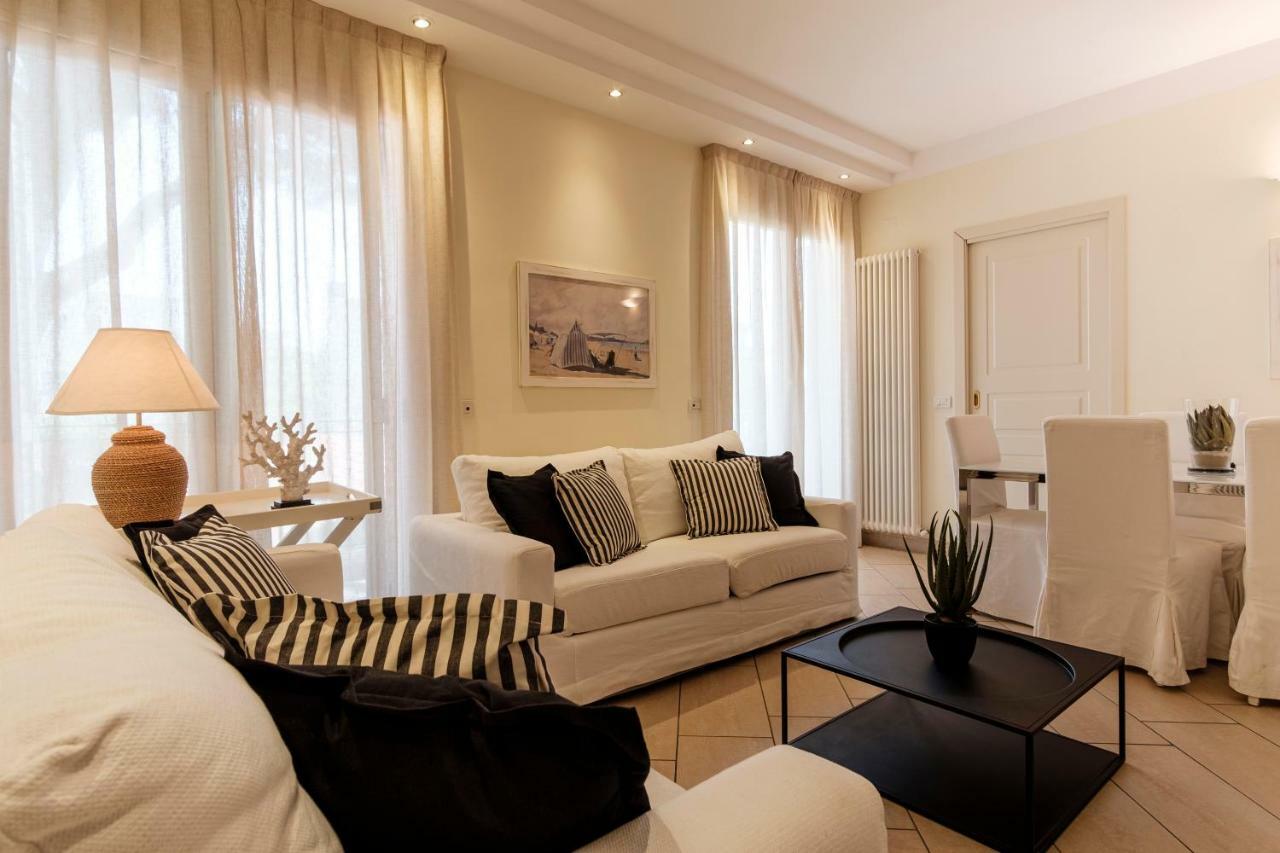 Residence Lungomare - Charming Apartments Riccione Eksteriør billede