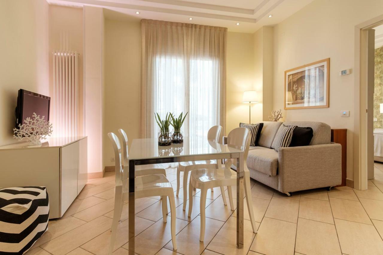 Residence Lungomare - Charming Apartments Riccione Eksteriør billede